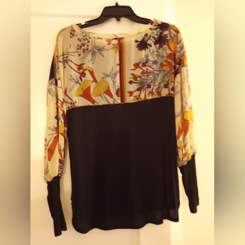 Anthropology/Tiny black and floral blouse
